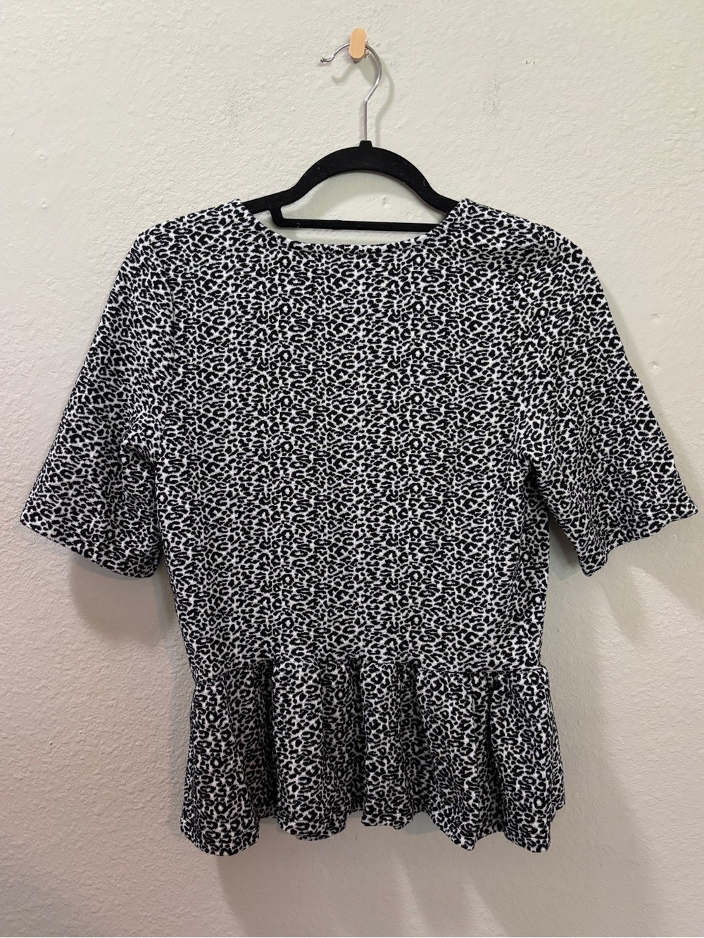 Maeve Black & White Animal Print Peplum Top Size Large - Picture 2 of 4